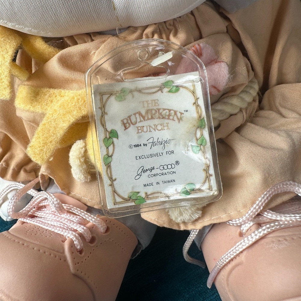 Adorable Beige and Pink pumpkin with Bonnet - Picture 2 of 7